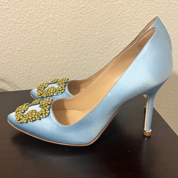 Manolo Blahnik Pumps 37.5 NWT - Picture 8 of 10